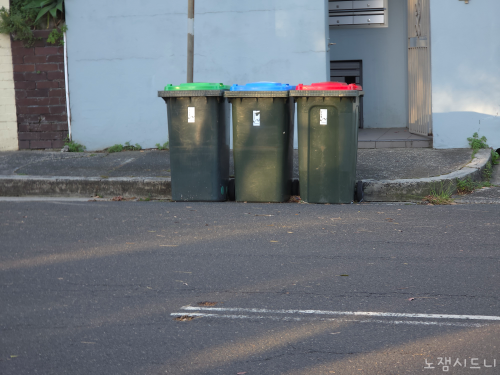 호주 쓰레기 분리수거 통 녹색 통 파란색 통 빨간색 통