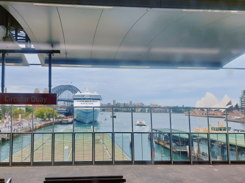 트레인 역에서 바라본 오페라하우스와 하버브릿지