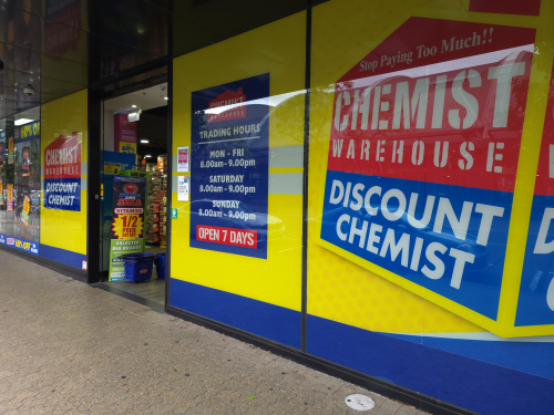 호주 약국 케미스트 웨어하우스 간판
